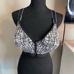 Black & white Sports Bra